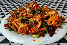 香辣蟹家庭做法，香辣鲜脆，洪洋把秘诀毫无保留告诉你，特简单视频封面
