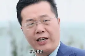 小伙救下犯病大叔，错过签合同机会，没想到大叔真实身份惊人！视频封面
