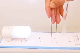中国小伙发明“防水插座”，浸泡在水中也不会漏电，已获得专利视频封面