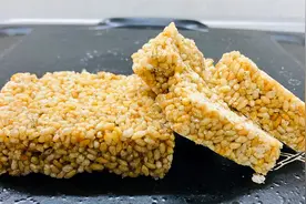 糯米不要煮饭吃了，教你做炒米糕，很多80和90后小时候都吃过，香视频封面