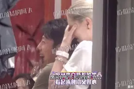 撒贝宁携妻子外出聚餐，夫妻轮流敬酒懂套路，相拥合照显甜蜜视频封面
