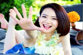 戚薇写真罕见曝光！撩衣魅力十足， 尺度让人看跌眼镜视频封面