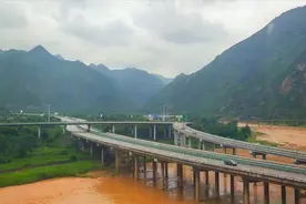 坐火车去甘肃天水路上风景漂亮壮丽，蜿蜒的渭河连绵的山《重启》视频封面