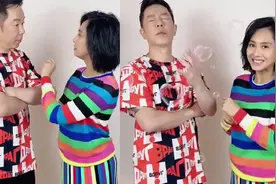 49岁朱茵疑怀二胎，和老公黄贯中秀恩爱扇巴掌，衣着宽松小腹微隆视频封面