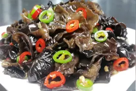 原来饭店的“凉拌木耳”都是这样做的，爽脆开胃，技巧一看就明白视频封面