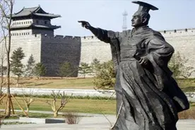 皇后对皇帝不忠，皇帝知道后被活活气死，死前却说：让她给我殉葬视频封面