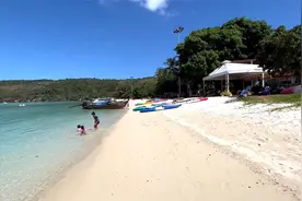 泰国最美小岛皮皮岛，游客都爱去的地方视频封面