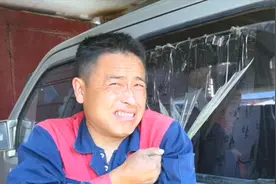 车钥匙锁车里面了，不用砸玻璃，一卷胶带就能打开车门视频封面