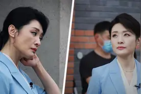 周涛后台背稿超专业，夸赞祖国日益强大，一身蓝色正装身材气质佳视频封面