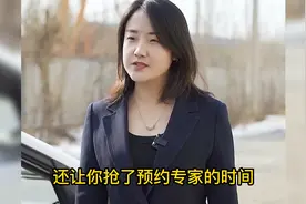 乡村老人挥手搭车，朋友说话令人寒心，豪车车主的善良远超常人视频封面