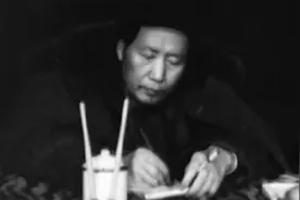 1949年3月，中国几乎全面解放，为何毛主席却无胜利的欣喜？视频封面