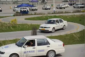 没考驾照的赚到了！以后学车不用再去驾校了？网友：又省一笔钱！视频封面