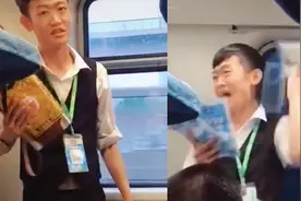 男子火车上推销商品 “吵架式”叫卖引关注 网友：别说了我买了视频封面