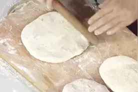 擀面也要好手法，大厨现场教学，太实用视频封面