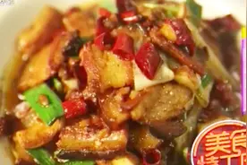 采用黑猪肉制作的腊肉，加上佐料简单的炒制，肉质非常的酥嫩可口视频封面