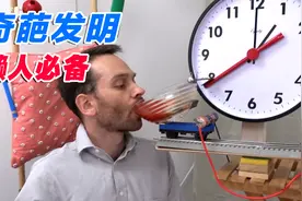 奇葩发明：小伙子为了一边工作一边吃饭，发明自动“饭来张口机”视频封面