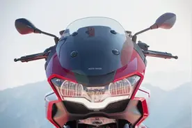 2022 款 Moto Guzzi V100 Mandello 即将发布视频封面