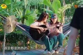 向往的生活4：子枫和娜娜夕阳下合唱《夏天的风》，这画面太美了视频封面