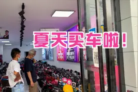 夏天在北京打工一年，攒够了钱终于买车啦！再也不用早起挤地铁啦视频封面