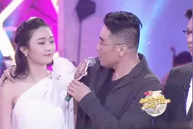陈冰爸爸首度登台，为女儿加油打气，这老爸颜值太高了！视频封面