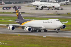 波音747降落全跑道脱离全程反推！两架747降落驶离跑道方式不同视频封面