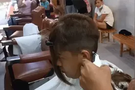 妹子被闺蜜洗脑剪个男生寸头，以为会很帅气，结果丑到没男友视频封面
