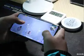 iQOO7充满电能玩多久的和平精英？视频封面