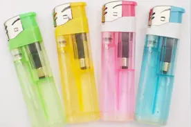 为啥打火机只卖1块钱？看完生产流程，你会觉得卖5毛都贵了视频封面
