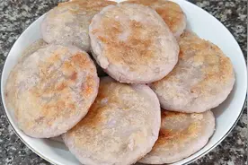 香煎芋头饼，做法简单方便，外脆里嫩皮薄馅多，太好吃了视频封面