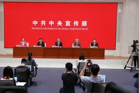 过去10年我国民营企业数量翻两番，从1085万户增长到4457万户视频封面