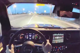 夜晚试驾2019款吉普牧马人，开车上路那刻才是霸气的开始！视频封面