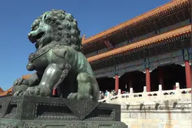 故宫门前的石狮子为何都“烫”着卷发？原来大有讲究视频封面