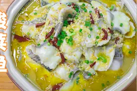 连汤都能喝的“酸菜鱼”，厨师长分享正宗做法，肉吃完汤也喝完视频封面