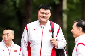 再现大笑表情包！姚明率中国女篮出征东京奥运会视频封面
