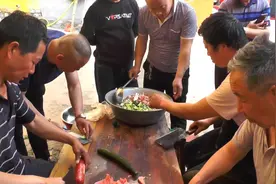 农村的酒席有多丰盛？为什么农村人喜欢在家里办酒席？我来告诉您视频封面