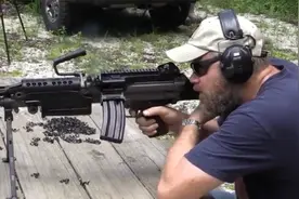 班用武器：M249轻机枪，持续射击不卡壳，游戏里都称它“大菠萝”视频封面