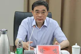 “打虎拍蝇”！享副部级待遇，原国家粮食局副局长徐鸣被查视频封面