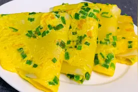 手不沾面教你做鸡蛋饼，5分钟解决全家人早餐，营养又美味视频封面