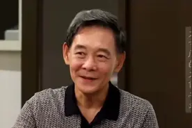 李光复收藏达人，展示自己的一件“孤品”，方寸间的文化之美视频封面