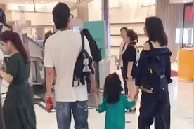 洪欣张丹峰一家三口现身香港，带女儿逛街有说有笑破不合传闻视频封面