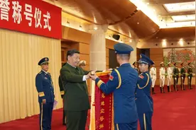 中央军委举行颁授“八一勋章”和荣誉称号仪式视频封面