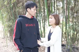 短剧：小伙赚够30万彩礼回来，没想到女友已经结婚，结局让人感动视频封面