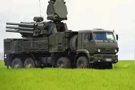 俄军动用多款武器为运送物资军列护航，铠甲S1防空系统登场视频封面