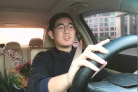 去了一趟花鸟市场，买了十几盆花，花了几百块，有些感慨！视频封面