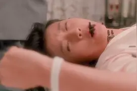 漂亮女人深夜独自一人在家，却遭遇绑匪，悬疑电影视频封面