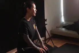 泡泡接受央视国际频道的采访，人从洞底爬过去十分惊险#你好中国#视频封面