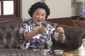 房客：烂泥扶不上墙，太子炳当中校，结果被烂仔欺负视频封面