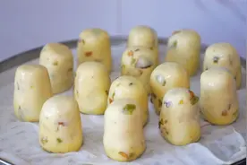 玉米面和糯米粉最好吃的做法，开水一烫，软糯香甜，做法简单视频封面