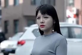 小伙给父母看病攒钱，感动了好心人，好心人替小伙交了住院费视频封面