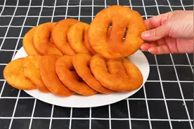 剩面条加鸡蛋教你炸油饼，做法诀窍详细讲解，蓬松暄软简单美味视频封面
